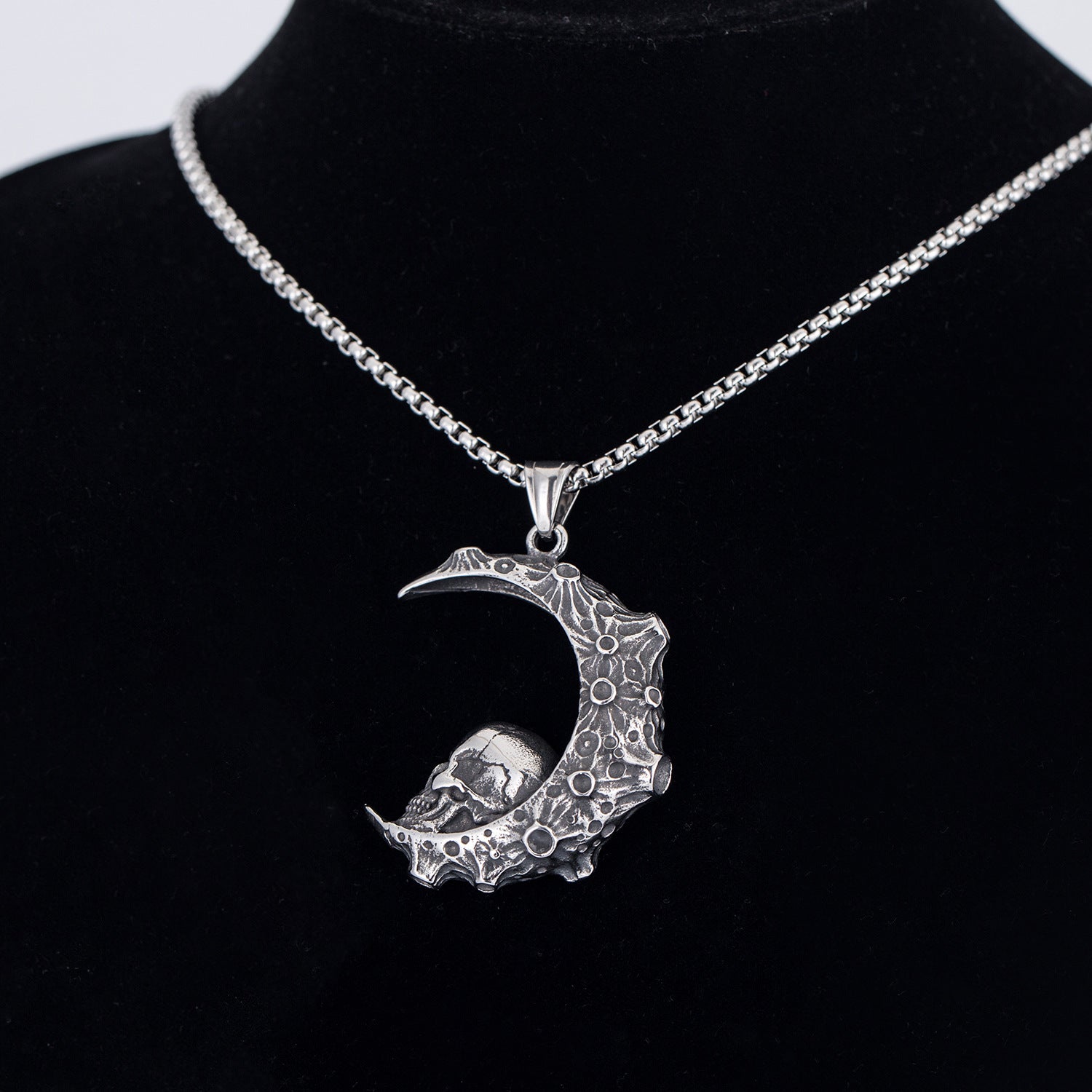 Goth Style Moon Skull Pendant With Necklace - Silver | GothReal